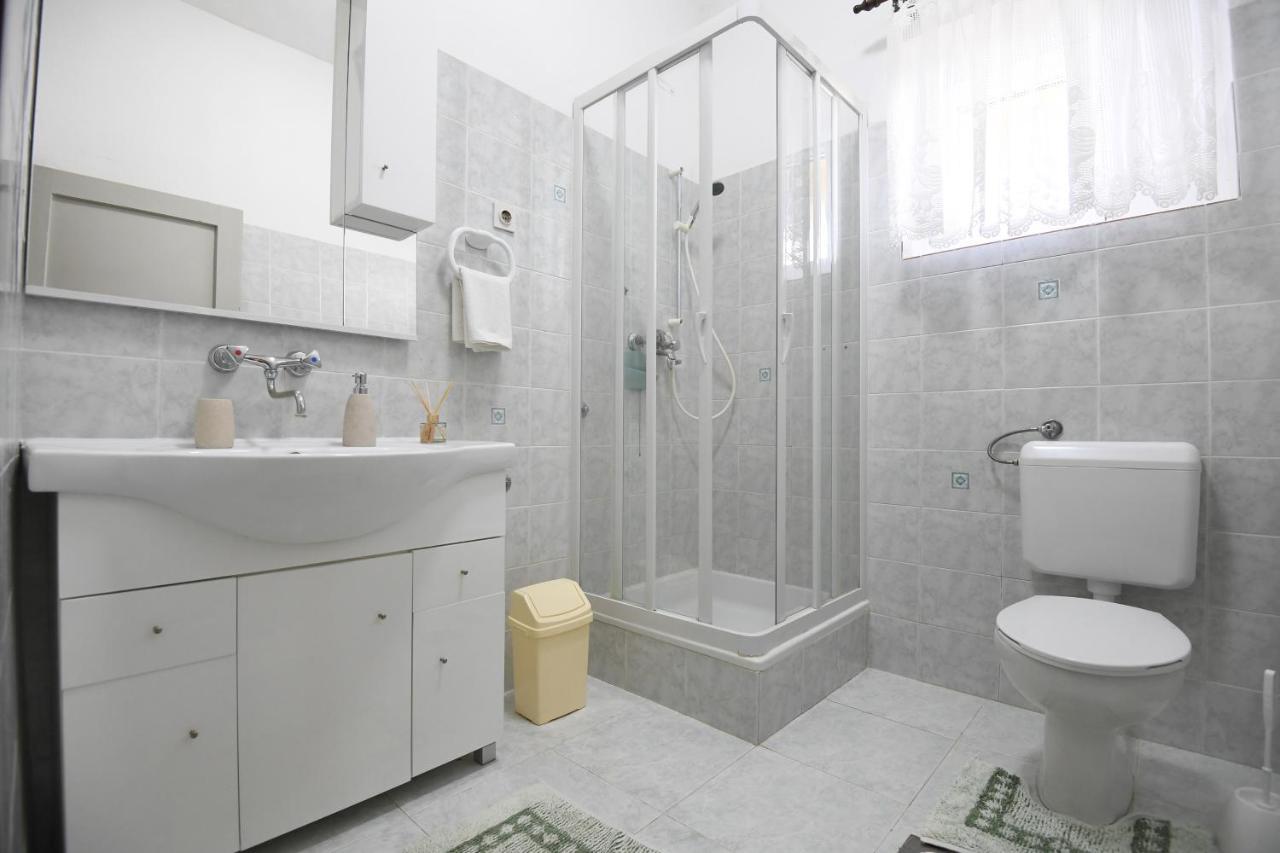 Apartmani Erna Pašman Buitenkant foto